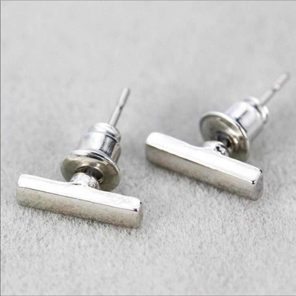 ✨RESTOCKED Beautiful Silvertone Bar Stud Earrings - Picture 2 of 2